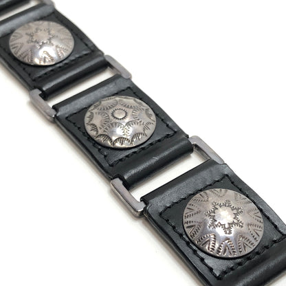 【中古品】【メンズ】 TSUNAIHAIYA ツナイハイヤ Cracasso Bracelet クラカッソ ブレスレット レザーブレスレット コンチョ アクセサリー 193-260929-rs-01-fur サイズ：L カラー：ブラック 万代Net店