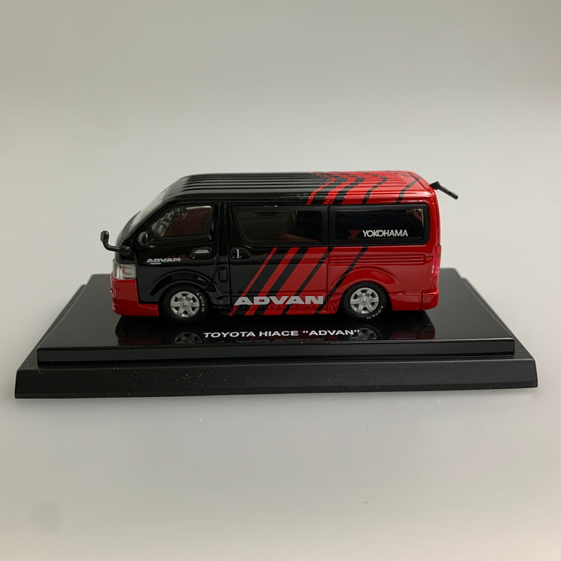 【現状渡し品】 Kyosho 京商 1/64 アドバン ハイエース(ブラック×レッド) ミニカー 061-260427-AS-19-min 万代Net店