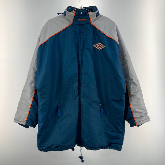 【現状渡し品】【メンズ】 UMBRO ナイロンジャケット 146-260110-WA-03-iwa サイズ：L カラー：ネイビー系 万代Net店