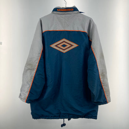 【現状渡し品】【メンズ】 UMBRO ナイロンジャケット 146-260110-WA-03-iwa サイズ：L カラー：ネイビー系 万代Net店
