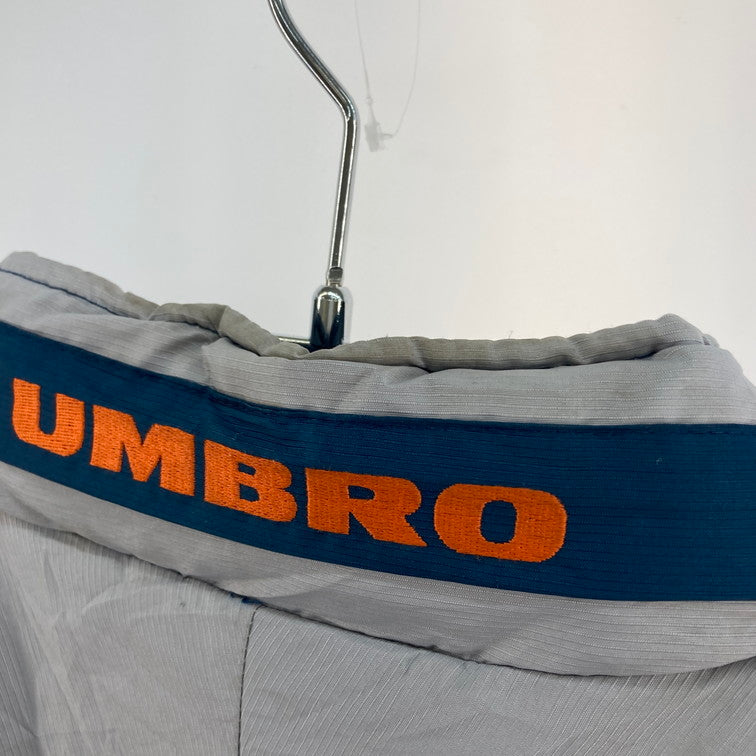 【現状渡し品】【メンズ】 UMBRO ナイロンジャケット 146-260110-WA-03-iwa サイズ：L カラー：ネイビー系 万代Net店
