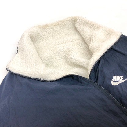【現状渡し品】【メンズ】 NIKE ナイキ BIG SWOOSH BOA JACKET BQ6546-114 ビッグスウッシュ リバーシブル ボアジャケット アウター 古着 148-261005-rs-03-fur サイズ：XL カラー：ホワイト/ネイビー 万代Net店