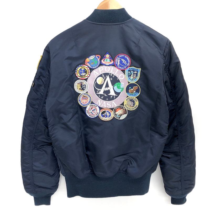 【中古品】【メンズ】 ALPHA INDUSTRIES アルファインダストリーズ MA-1 TIGHT APOLLO TA0113-067 エムエーワン タイト アポロ11号 NASA ブルゾン アウター 古着 145-261007-rs-06-fur サイズ：M カラー：ネイビー×レッド 万代Net店