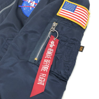 【中古品】【メンズ】 ALPHA INDUSTRIES アルファインダストリーズ MA-1 TIGHT APOLLO TA0113-067 エムエーワン タイト アポロ11号 NASA ブルゾン アウター 古着 145-261007-rs-06-fur サイズ：M カラー：ネイビー×レッド 万代Net店