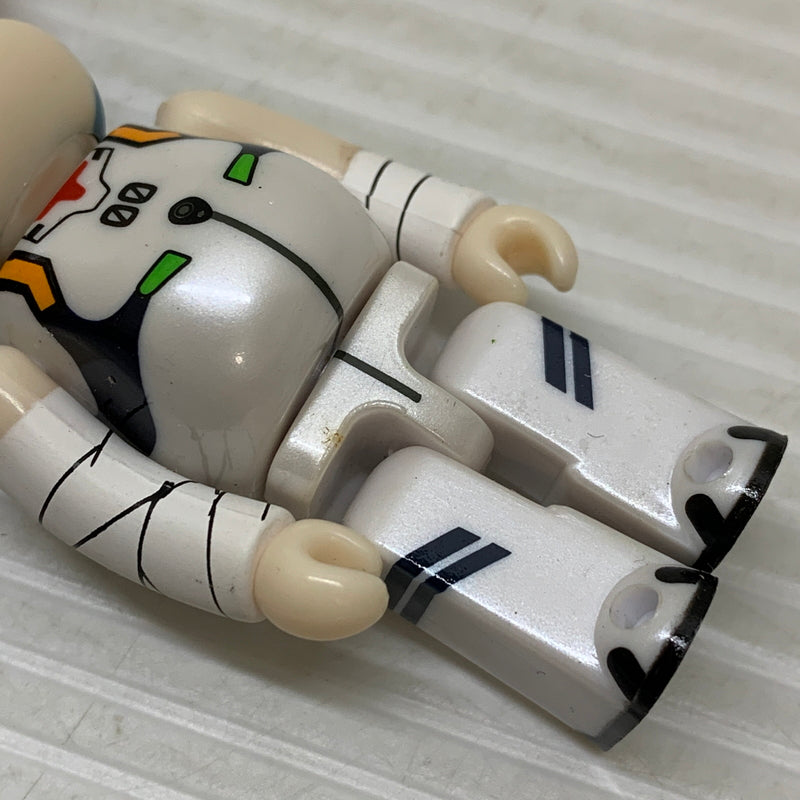 【中古品】 BE@RBRICK ベアブリック セブンイレブンxエヴァンゲリヲン 綾波レイ Ver. 039-260629-AS-11-min 万代Net店