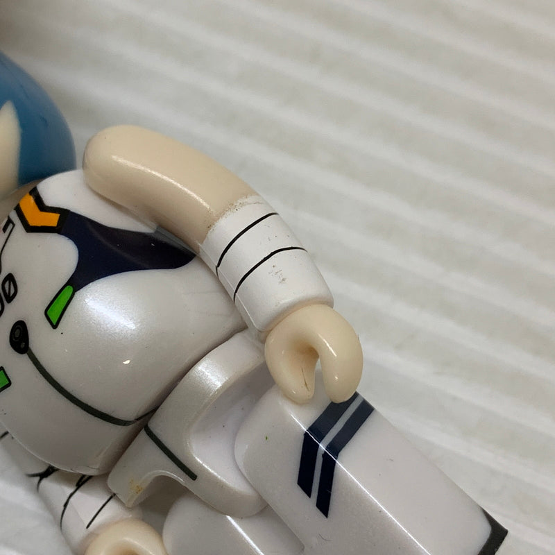 【中古品】 BE@RBRICK ベアブリック セブンイレブンxエヴァンゲリヲン 綾波レイ Ver. 039-260629-AS-11-min 万代Net店