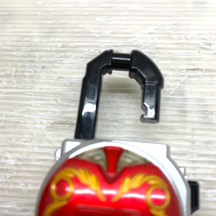 【現状渡し品】 仮面ライダー鎧武 DX禁断のリンゴロックシード＆イドゥンフェイスプレート 042-260807-MS-06-min 万代Net店