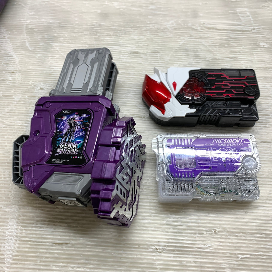 【現状渡し品】 DX幻夢無双ガシャット＋サウザンドアーク＆檀黎斗プログライズキー 仮面ライダーゲンムズ 042-260807-MS-10-min 万代Net店