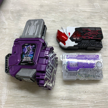 【現状渡し品】 DX幻夢無双ガシャット＋サウザンドアーク＆檀黎斗プログライズキー 仮面ライダーゲンムズ 042-260807-MS-10-min 万代Net店