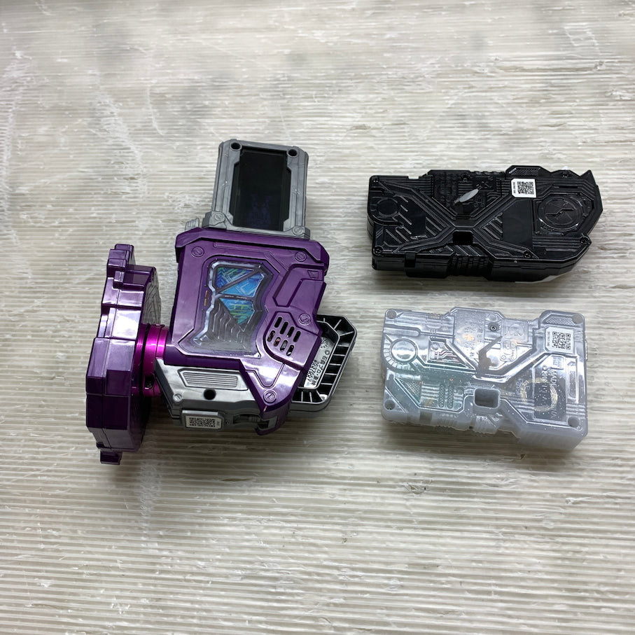 【現状渡し品】 DX幻夢無双ガシャット＋サウザンドアーク＆檀黎斗プログライズキー 仮面ライダーゲンムズ 042-260807-MS-10-min 万代Net店