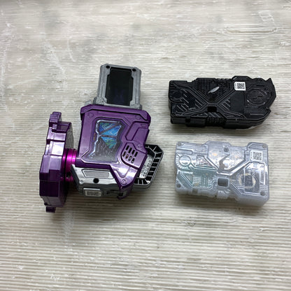 【現状渡し品】 DX幻夢無双ガシャット＋サウザンドアーク＆檀黎斗プログライズキー 仮面ライダーゲンムズ 042-260807-MS-10-min 万代Net店