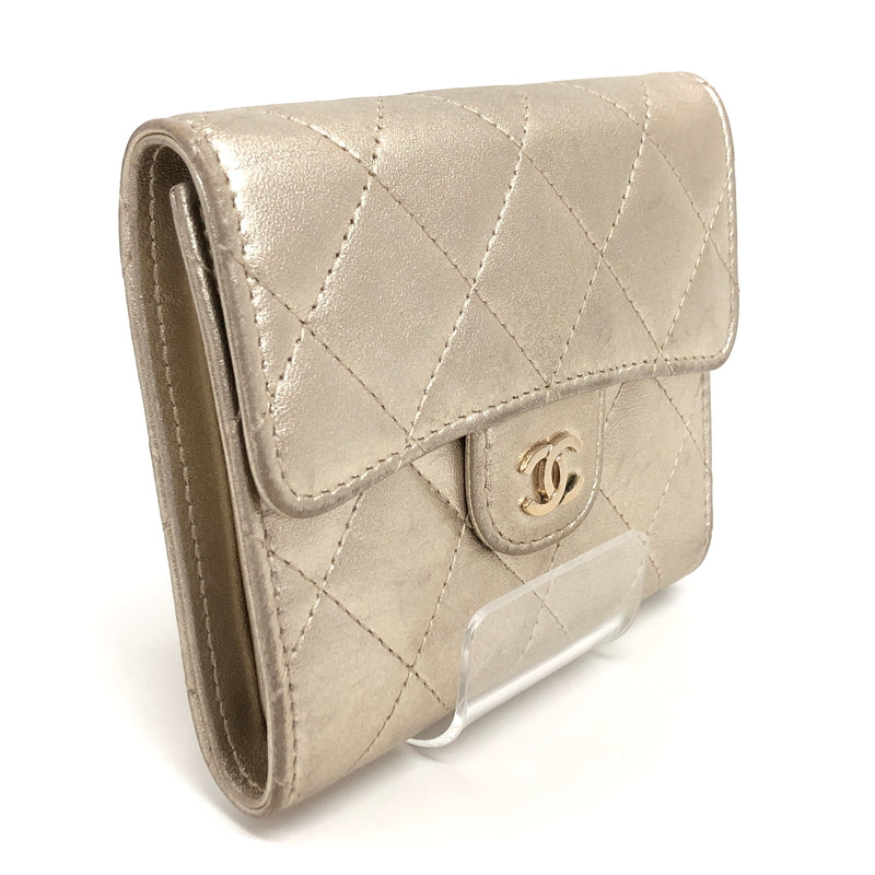 【中古品】【レディース】 CHANEL シャネル A82288 クラシックスモール ウォレット 三つ折り財布 181-260713-rs-07-fur カラー：シャンパンゴールド系 万代Net店