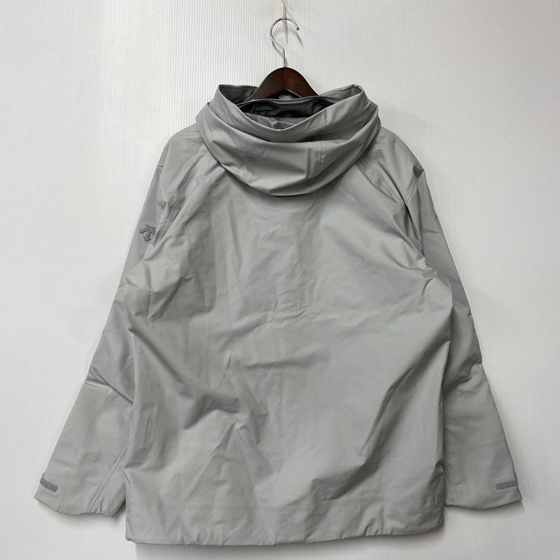 【中古美品】【メンズ】 DESCENTE ALLTERRAIN デサント オルテライン DU5FWBA2M HARD SHELL JACKET ハードシェル ジャケット アウター 144-260316-kh-03-izu サイズ：O カラー：アイスグレー 万代Net店