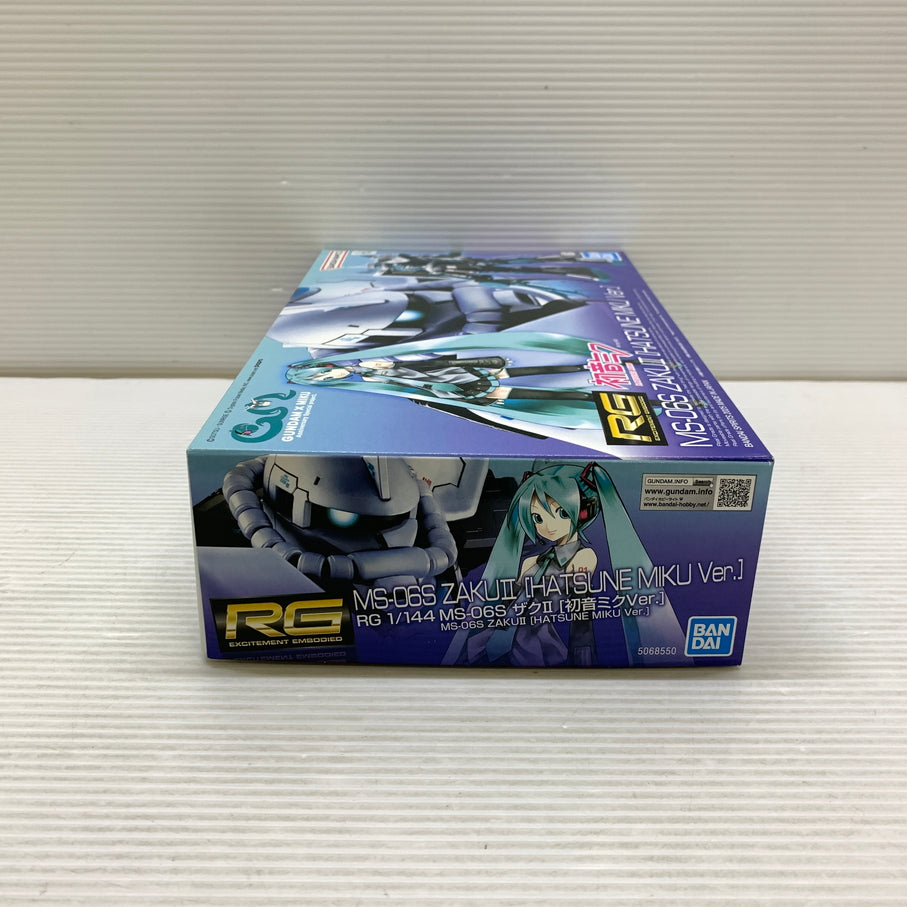 【現状渡し品】 MS-06S　ザクII HATSUNE MIKU 初音ミクver ガンプラ 未組立 箱あり バンダイ 056-260731-YT-01-min 万代Net店