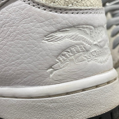 【中古品】【メンズ/レディース】 NIKE SB ナイキエスビー × ANTIHERO アンタイヒーロー HM5837-100 DUNK HIGH QS ダンク ハイ スニーカー 靴 160-260423-kh-10-izu サイズ：26 カラー：WHITE/WHITE-BLACK 万代Net店