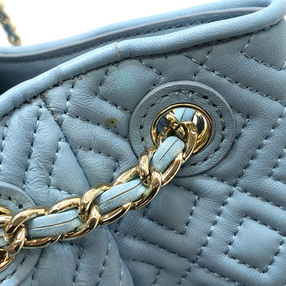 【中古品】【レディース】 TORY BURCH トリーバーチ QUILTED CHAIN TOTE BAG キルティング トートバッグ ショルダーバッグ 鞄 180-260716-rs-09-fur カラー：ライトブルー 万代Net店