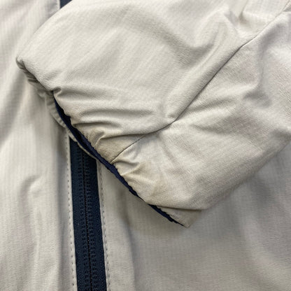 【中古品】【メンズ】 THE NORTH FACE ザ・ノースフェイス NY82080 REVERSIBLE ANYTIME INSULATED HOODIE リバーシブル インサレーテッド フーディ ジャケット アウター 144-261018-kh-01-izu サイズ：M カラー：グレー×ネイビー 万代Net店