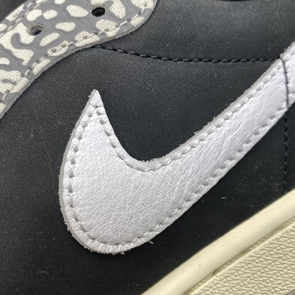 【中古品】【メンズ】 NIKE ナイキ CZ0790-001 AIR JORDAN 1 RETRO LOW OG BLACK CEMENT エア ジョーダン 1 レトロ ロー ブラック セメント スニーカー 靴 160-260713-kh-07-izu サイズ：28.5 カラー：BLACK/MUSLIN-TECH GREY-WHITE 万代Net店