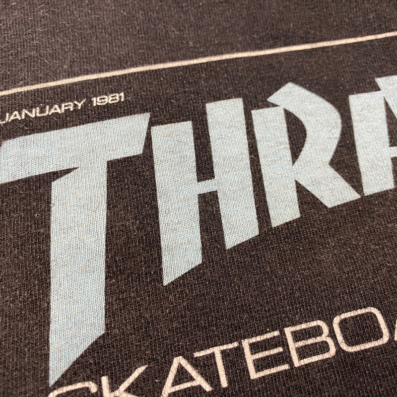 【現状渡し品】【メンズ】 OLD THRASHER オールドスラッシャー MAGAZINE DESIGN SS TEE マガジン デザイン ショートスリーブ Tシャツ トップス 半袖 142-251101-cs-08-izu サイズ：S カラー：ブラック 万代Net店