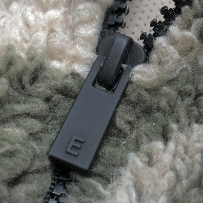 【現状渡し品】【メンズ】 ESSENTIALS エッセンシャルズ Polar Fleece Half Zip Hoodie Camo ハーフジップ プルオーバー フリースパーカー ジャケット 迷彩 142-251125-rs-04-fur サイズ：M カラー：カーキ系・カモフラージュ 万代Net店