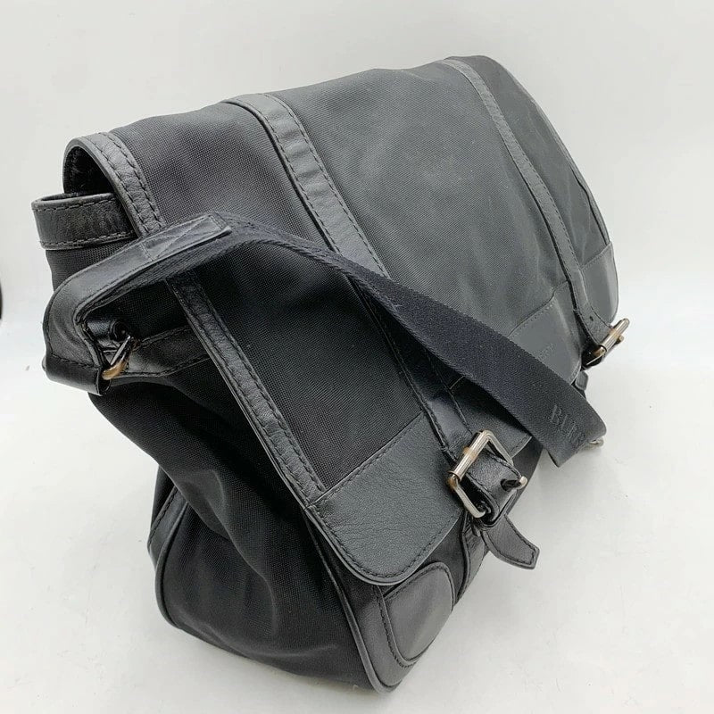 【中古品】【メンズ】 BURBERRY バーバリー 3827140 レザー ナイロンキャンバス ショルダーバッグ カバン 鞄 180-250515-as-07-izu カラー：ブラック 万代Net店