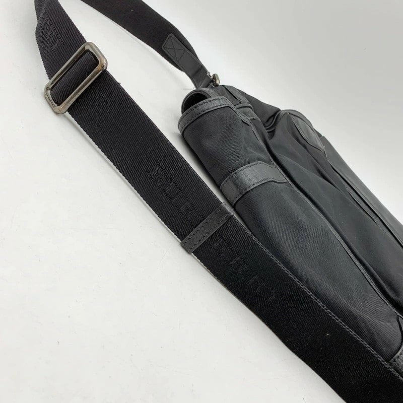 【中古品】【メンズ】 BURBERRY バーバリー 3827140 レザー ナイロンキャンバス ショルダーバッグ カバン 鞄 180-250515-as-07-izu カラー：ブラック 万代Net店